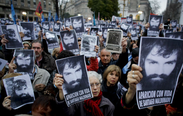 Miles han protestado en la Plaza de Mayo por encontrar a Maldonado. Foto: AP.