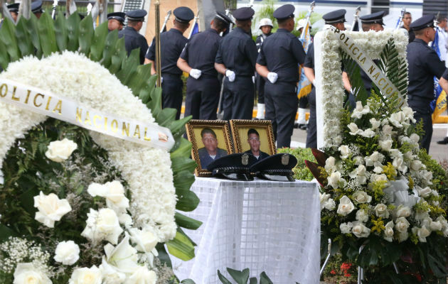 Muchos cabos sueltos han surgido tras el asesinato de dos policías