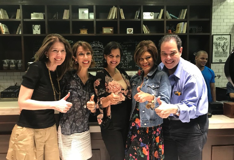 Arantxa Luque de Pérez, Paola Schmitt, Rita Ayala, Reina Medaglia y Rolando Domingo. Arantxa Luque de Pérez, Paola Schmitt, Rita Ayala, Reina Medaglia y Rolando Domingo.