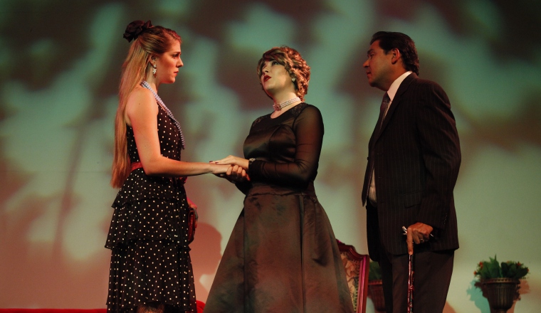 Elena, Fernanda y Reginaldo de Pantecosti. Elena, Fernanda y Reginaldo de Pantecosti.