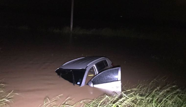 Un auto en Chame. Un auto en Chame.