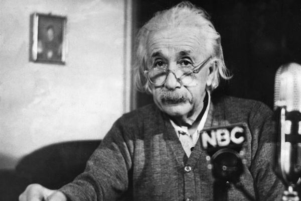 Más de un millón y medio de dólares por notas que Einstein dejó como propina