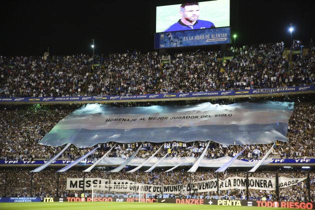 Así recibieron a Messi en la Bombonera. Foto EFE Así recibieron a Messi en la Bombonera. Foto EFE