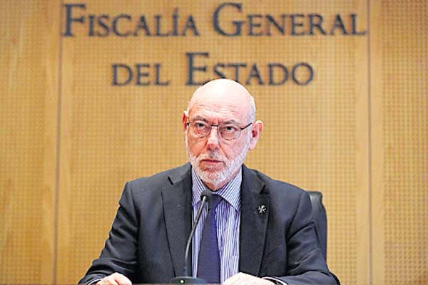 Fiscalía española se querella contra líderes catalanes