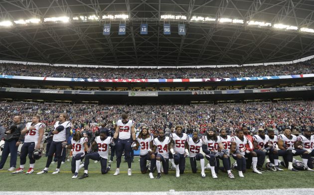Siguen las protestas de los jugadores de la NFL. Foto AP Siguen las protestas de los jugadores de la NFL. Foto AP