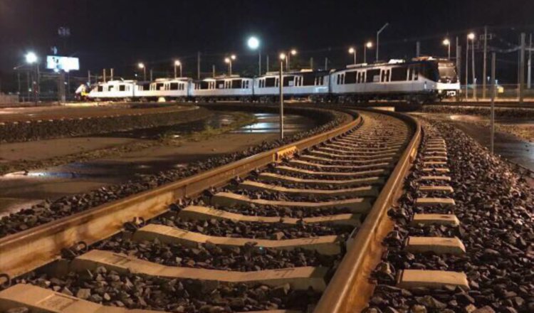 El metro inició en abril de 2014, con trenes de tres vagones. /Foto Cortesía