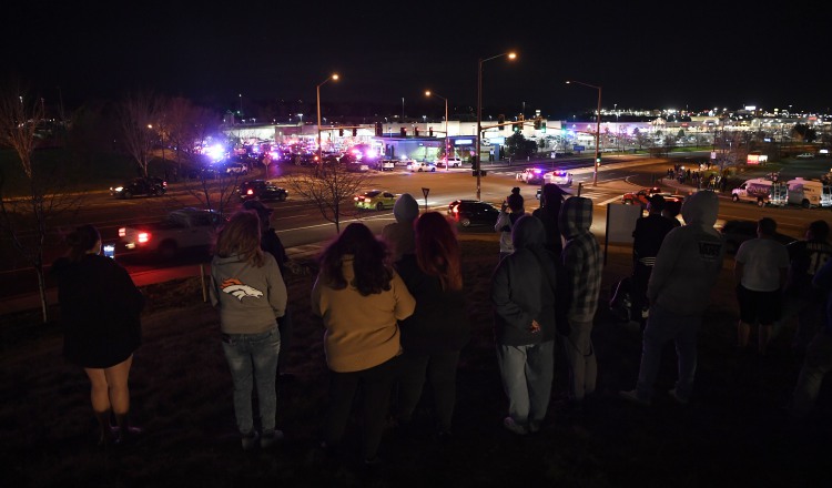 El último incidente con arma de fuego ocurrió en Walmart en Colorado donde 3 personas murieron. AP