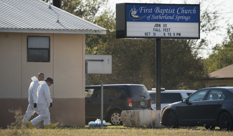Un tiroteo en una iglesia bautista de Texas deja dos docenas de muertos | Panamá América Un tiroteo en una iglesia bautista de Texas deja dos docenas de muertos | Panamá América