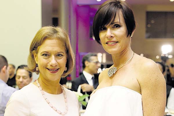 6. Rosalind Baitel, Ceci Mirón.