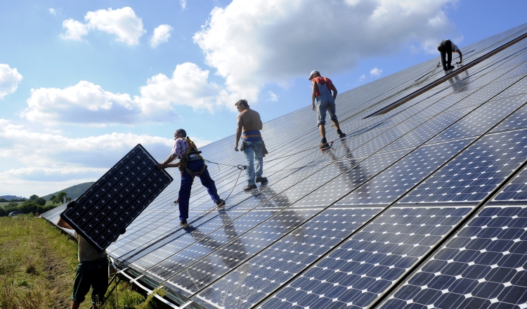 La planta contará con aproximadamente 21 mil 600 paneles fotovoltaicos. /Foto Archivo