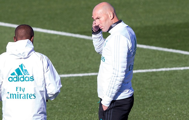 Zidane y el Madrid se enfrentarán mañana al Atlético.