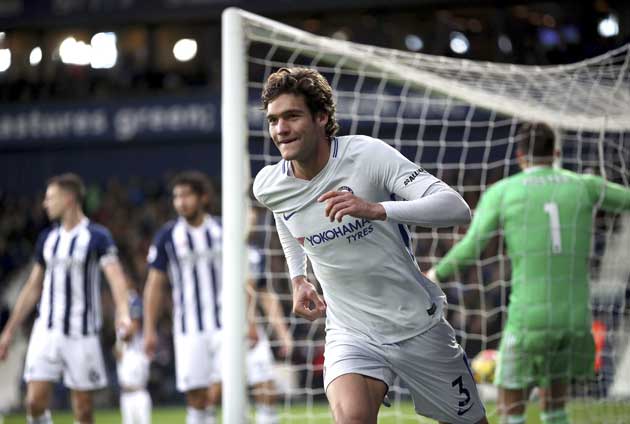 Marcos Alonso celebra su gol contra el West Bromwich Albion por la Liga Premier. Foto AP