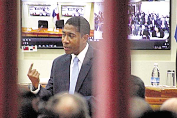 Validan acuerdo, y delator devolverá $1 millón al Estado