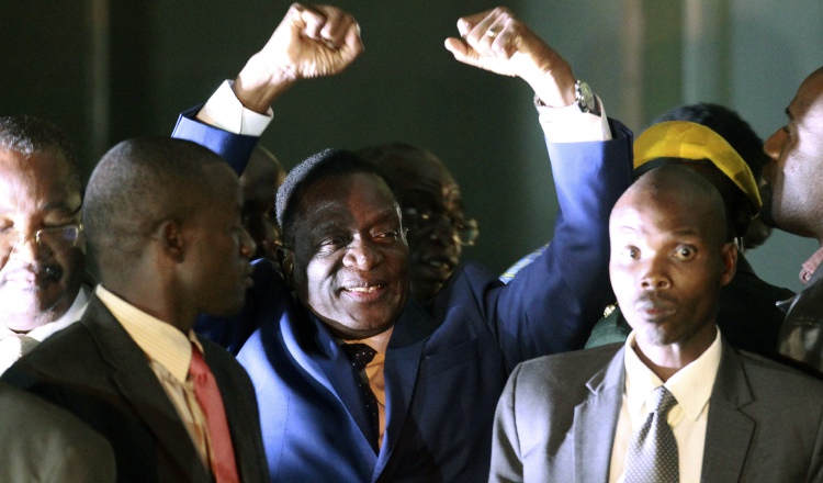 Llega al poder Emmerson Mnangagwa. /Foto AP
