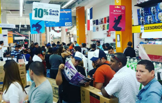 Ya algunos panameños han recibido los ahorros navideños. 