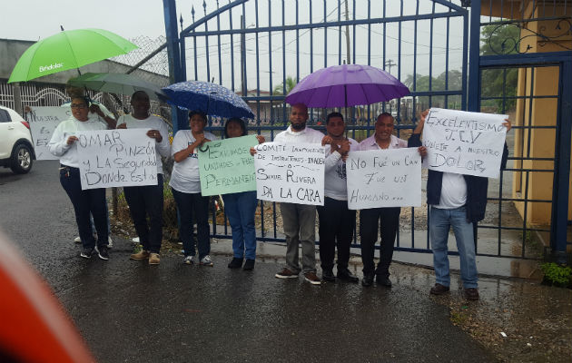 Los manifestantes portaban pancartas. Fotos: Delfia Cortez. 