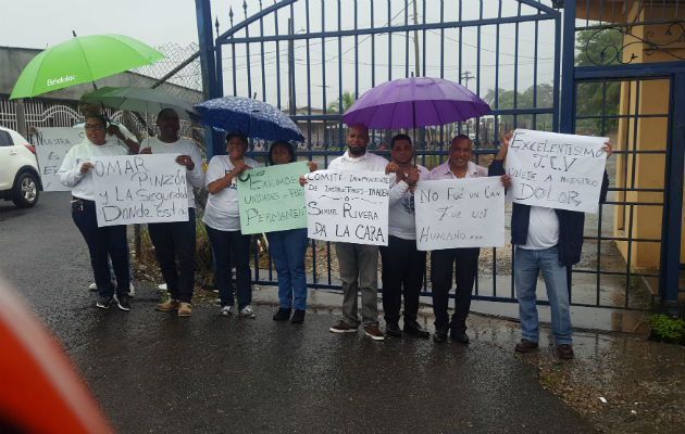 Los manifestantes portaban pancartas. Fotos: Delfia Cortez.