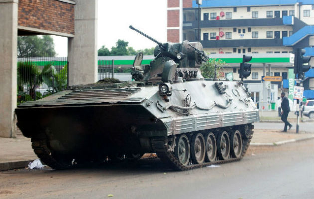 Presidente Mugabe hace su primera aparición pública tras el golpe militar Presidente, Mugabe, derrocado, zimbague