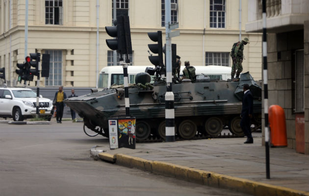 Presidente Mugabe hace su primera aparición pública tras el golpe militar Presidente, Mugabe, derrocado, zimbague