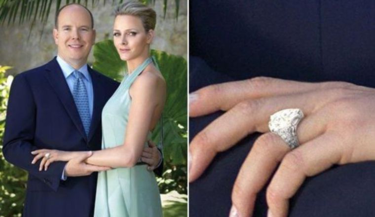 El anillo de Charlene tiene un gran diamante central.