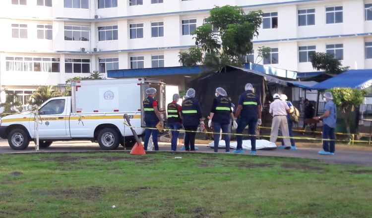 El cuerpo del infortunado fue abandonado en los estacionamientos del hospital regional de la Caja de Seguro Social (CSS). José Vásquez