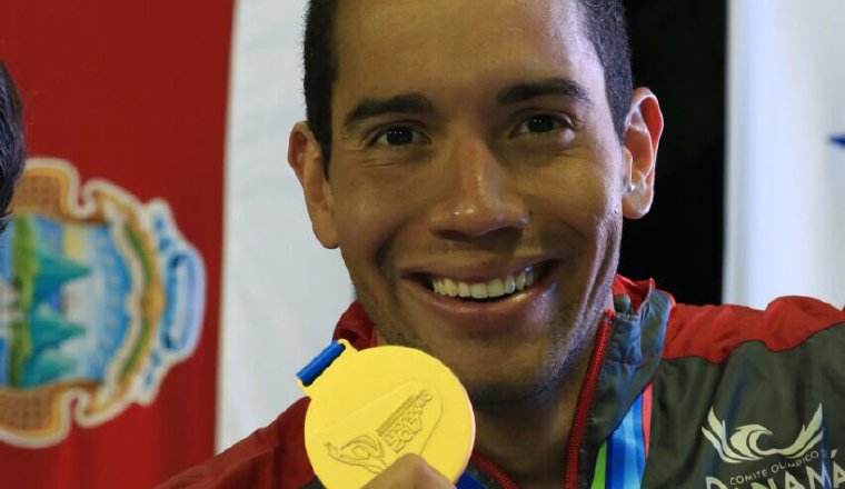 Edgar Crespo ganó oro en los 50 metros pecho.