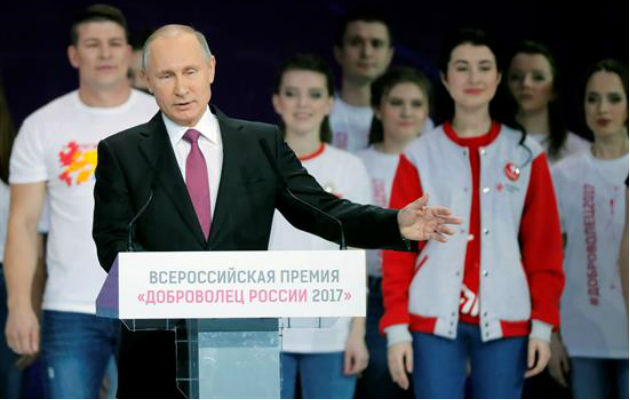 El presidente ruso, Vladimir Putin, da un discurso durante su participación en un foro de voluntarios. EFE