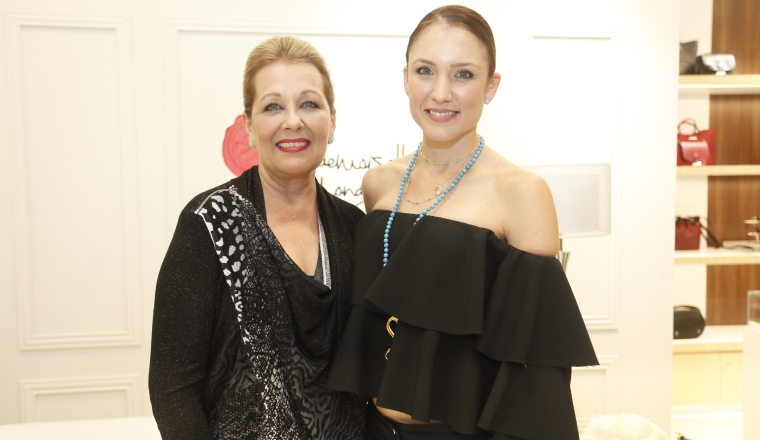 4. Ellendere de Roux y Stefanie de Roux.