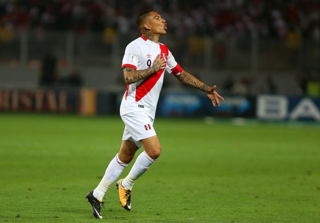 Paolo Guerrero metió a Perú en la repesca. Foto EFE