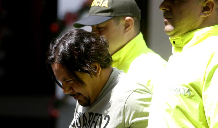 La policía colombiana presentó ante los medios de comunicación al narco alías 