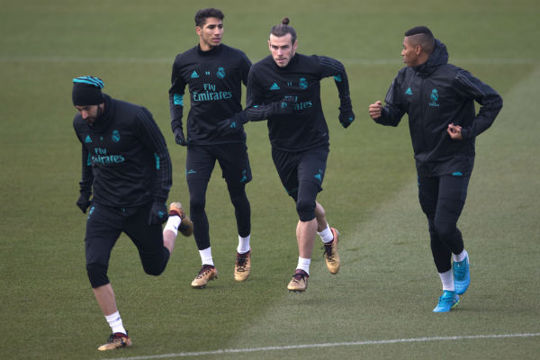 Gareth Bale, (tercero a la izquierda) en los entrenamientos del Real Madrid. Foto:AP