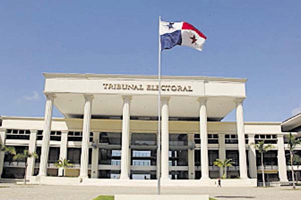 Piden al Tribunal Electoral que se pronuncie sobre fueros de De Lima