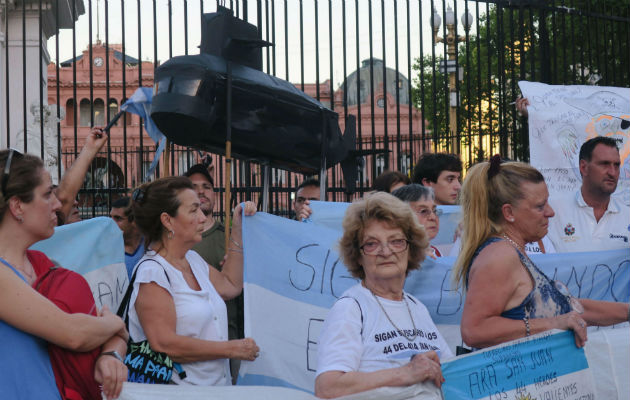 Los familiares exigen que seles diga la verdad sobre lo ocurrido en el submarino. FOTO/EFE