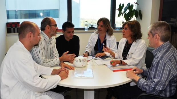 El equipo de investigadores junto al prototipo. ABC