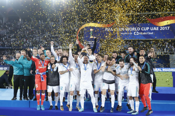 Jugadores de Real Madrid festejan el título: Foto:AP