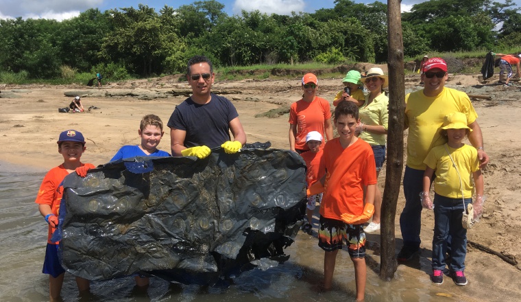 En la jornada de limpieza de playa Veracruz en octubre.
