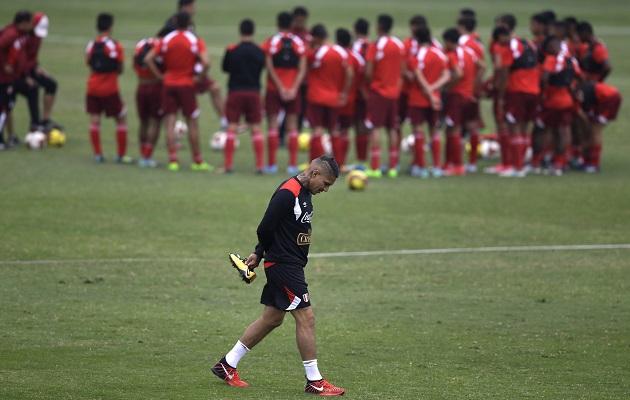 Paolo Guerrero en el entrenamiento de Perú.