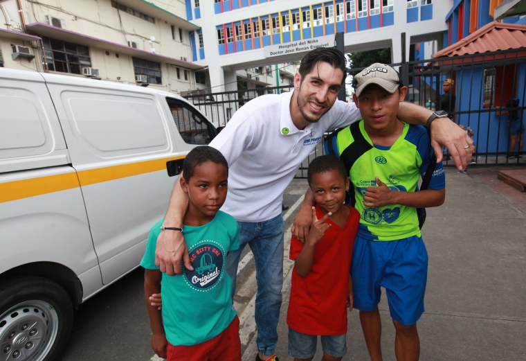 Niños mostraron su admiración por Penedo.