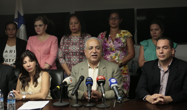 En conferencia de prensa,  miembros la Secretaría de Trabajadores del CD mostró su preocupación por el aumento del desempleo. /Foto Víctor Arosemena