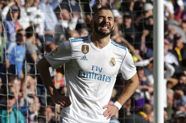 Benzema lamenta una oportunidad desperdiciada para marcar. Foto AP