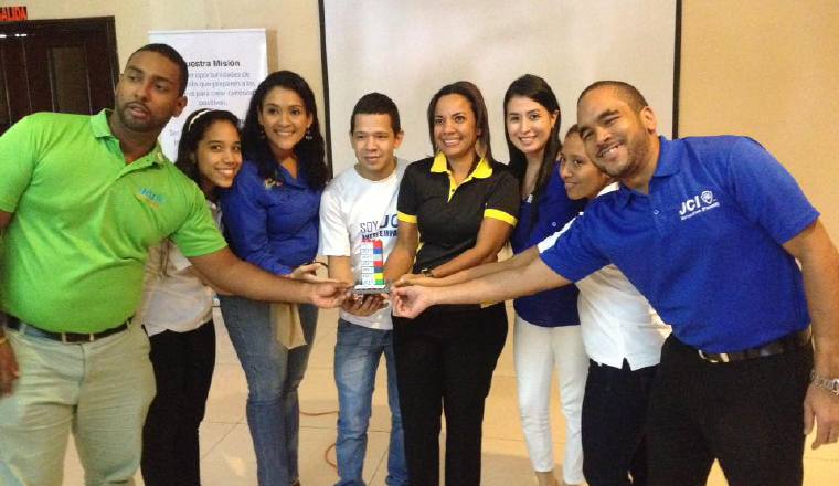 Zuleika Cordero, junto a sus presidentes locales.