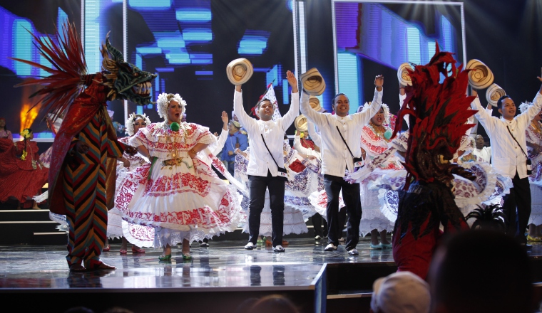 Deleitaron con bailes típicos. Deleitaron con bailes típicos.