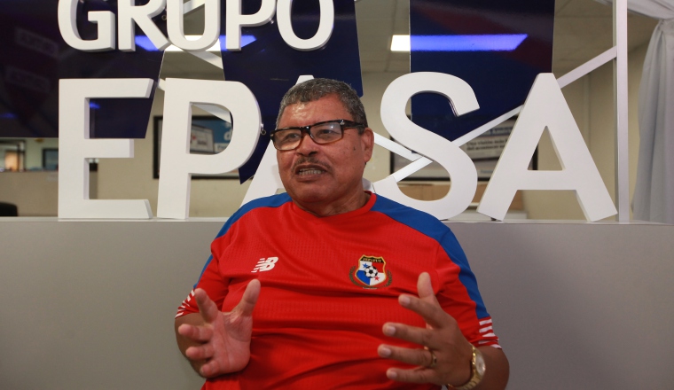 Luis Alberto Giraldo es precursor de la liga de fútbol toque, fútsal, además, es el creador de la famosa Marea Roja. Luis Alberto Giraldo es precursor de la liga de fútbol toque, fútsal, además, es el creador de la famosa Marea Roja. /Foto Anayansi Gamez