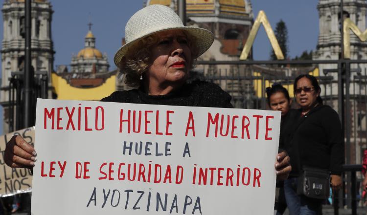 Ciudadanos que han perdido un familiar exigen respuestas. EFE