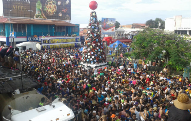 Al ritmo del Carnaval, chitreanos recibirán año nuevo con mojaderas