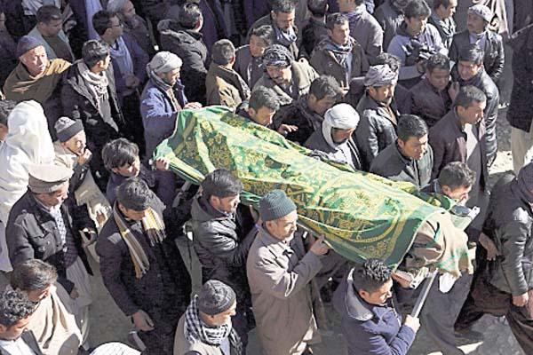 Más de 40 yihadistas del EI se rinden en Siria