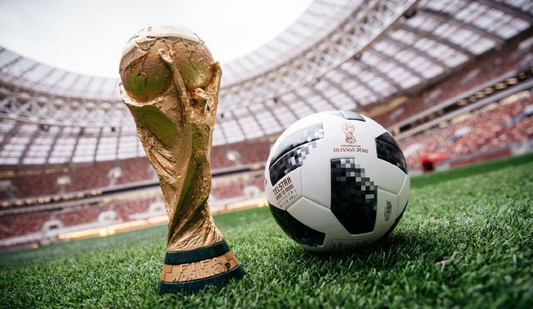 La Copa Mundial de la Fifa apareció en el Mundial de Alemania 1974. El trofeo fue diseñado por el italiano  Silvio Gazzaniga, quien también hizo los de la  Copa de la Uefa (1972), la Supercopa de Europa (1973) y la Copa Mundial de Béisbol (2001). /Foto Cortesía Adidas