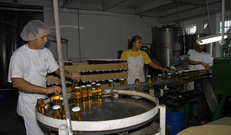 Gremios empresariales temen que se desincentive la contratación de mano de obra, ante los gastos que tendrán que enfrentar para cumplir con el ajuste salarial. /Foto Archivo