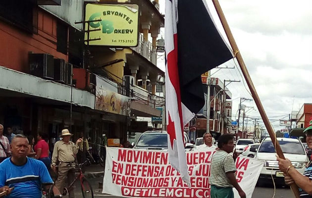 Jubilados protestan contra el Gobierno y exigen que cumpla promesa