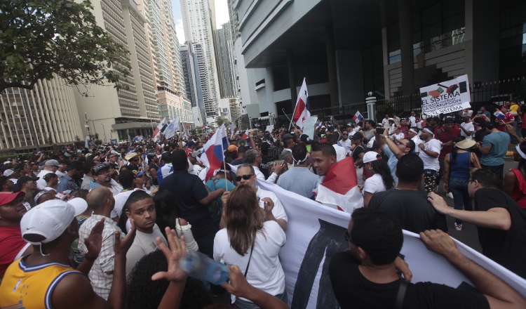 El Gobierno aseguró que el grupo de personas que protestó frente a la residencia del presidente Varela tiene 